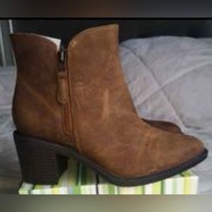 Clark boots. Size 8